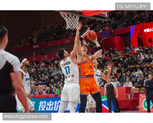上海篮球队在杯赛积分榜上以55分稳居第一名展现强劲实力
