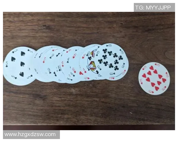 足球明星与扑克牌的奇妙结合揭秘球场与牌桌上的精彩瞬间